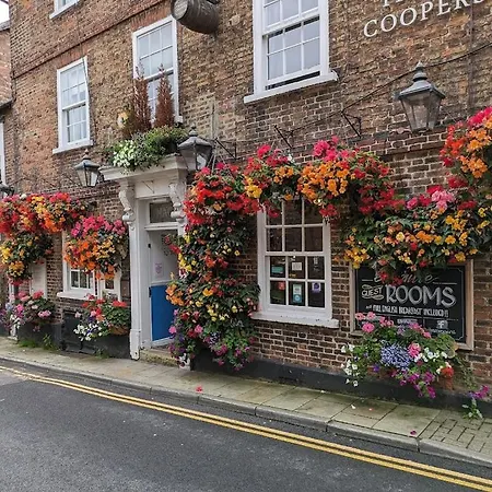 The Three Coopers 3*